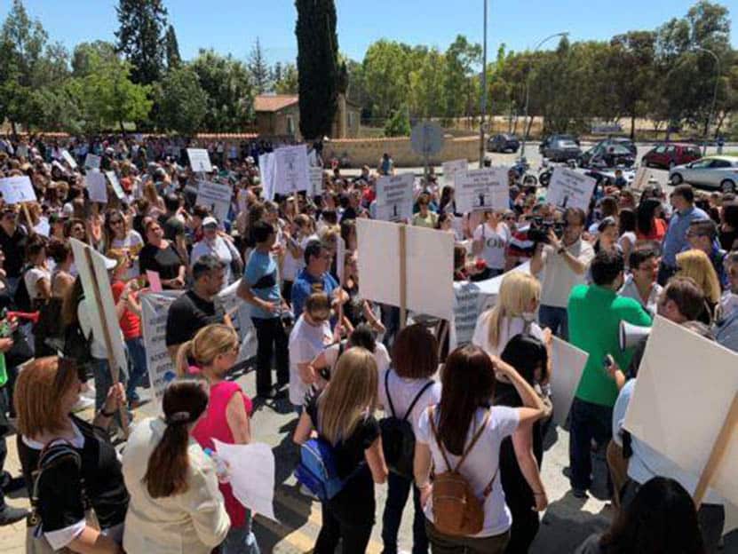 image Isotita vows to join low-wage civil servant strike