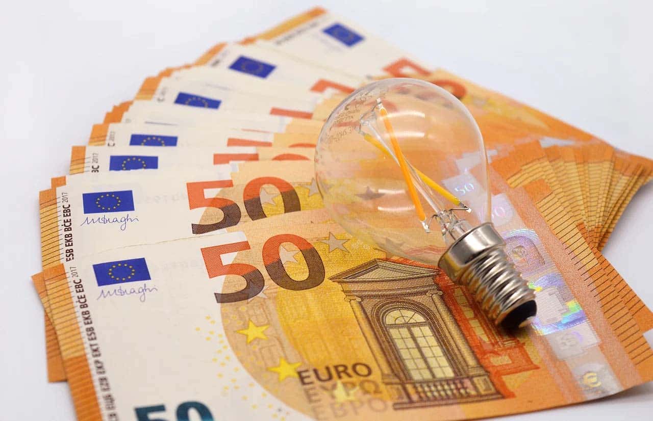 image Soaring electricity bills: ‘I’ve taken out all the light bulbs in my home’