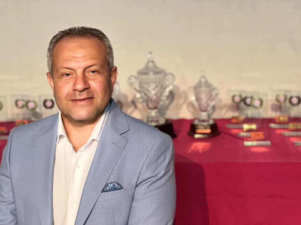 feature2 yasser roushdy judging at the uk massage championships