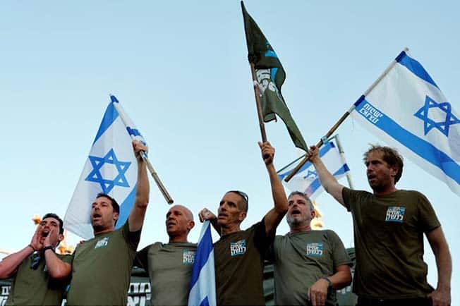 image Young reservists fly back to Israel, say &#8216;ready for war&#8217;