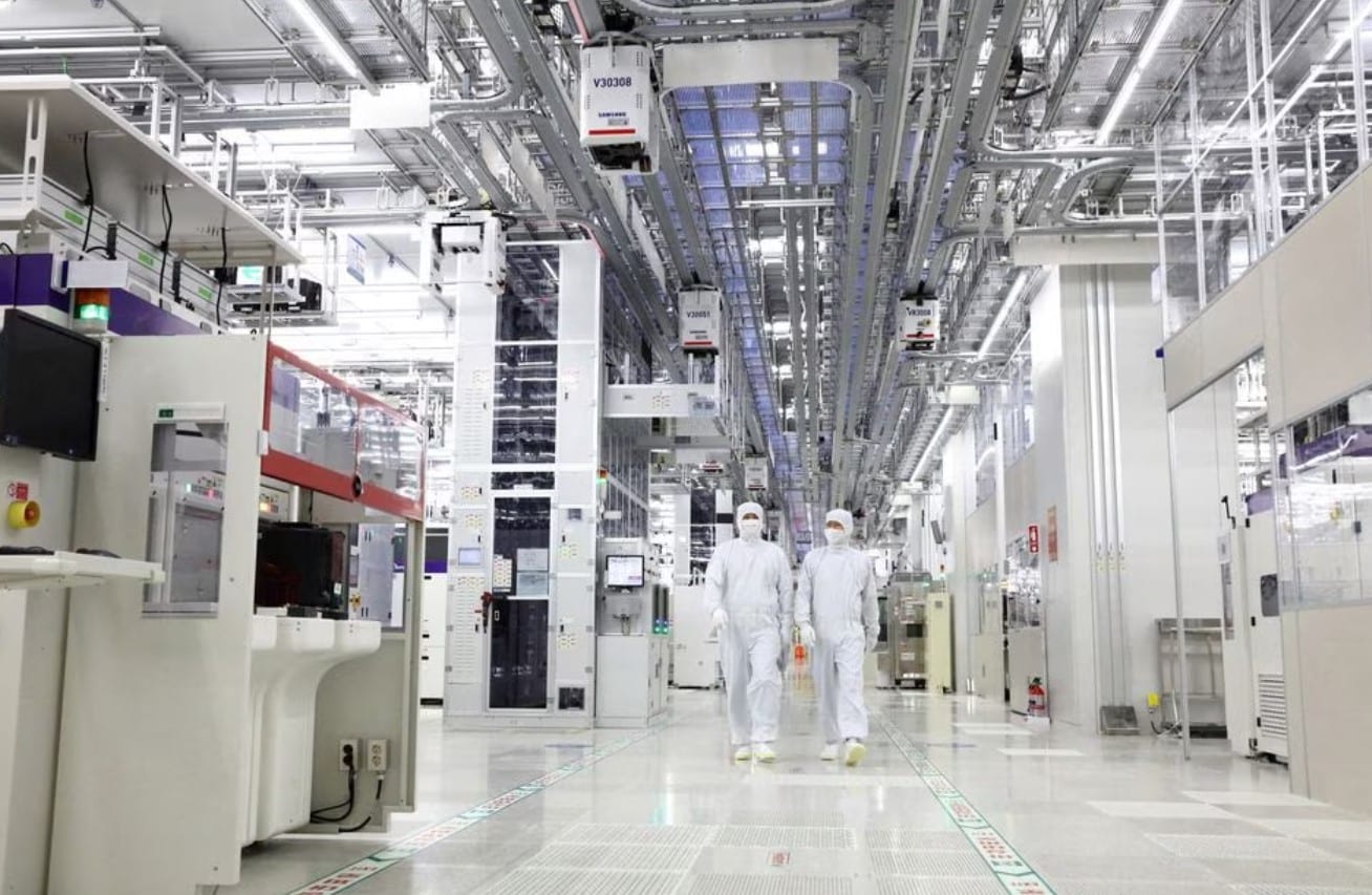 image Samsung Q3 profit set to slump 80 per cent as chip losses persist