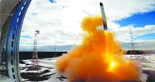 image Russian defence minister inspects nuclear missiles entering service soon