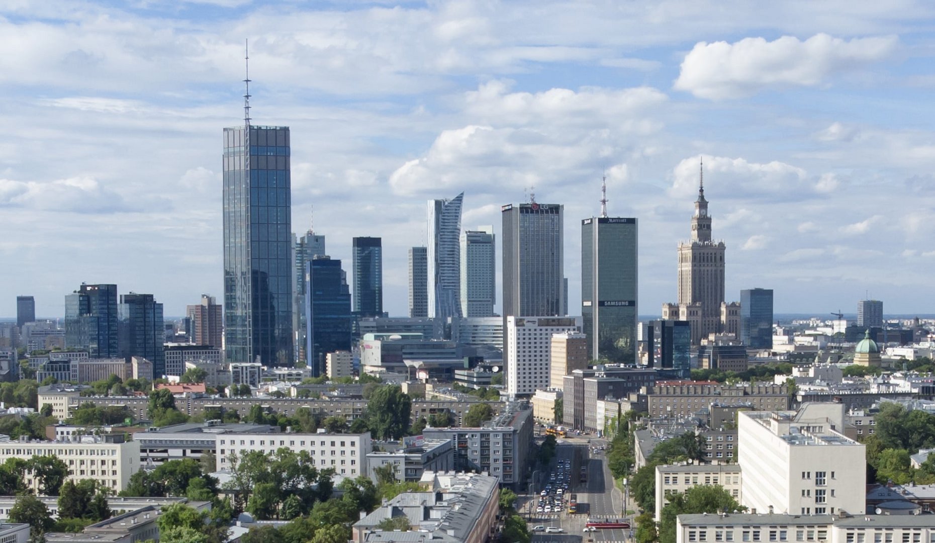 image Polish police cordon off Warsaw square due to bomb threat