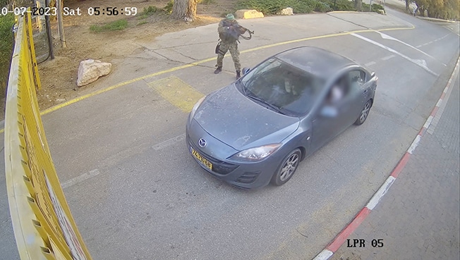 image Israeli archaeologists help find remains of Hamas attack victims