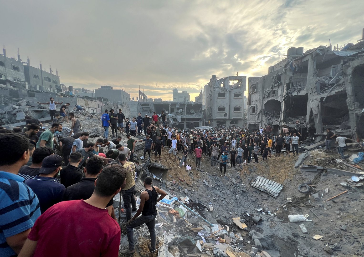 image Israel strikes crowded Gaza camp; says Hamas commander killed