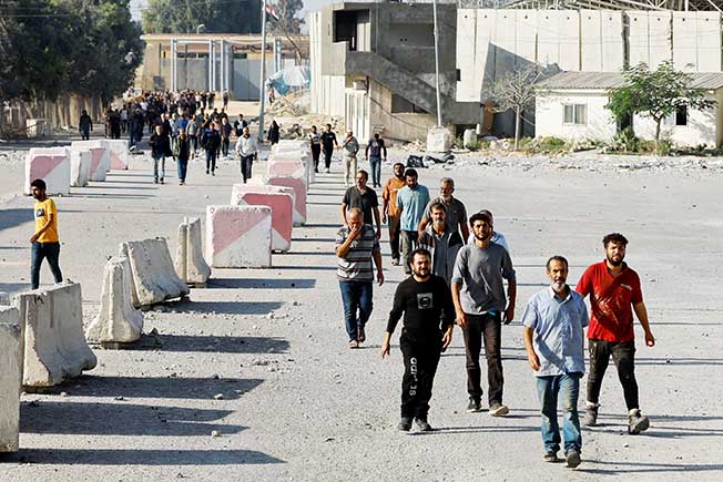 image Israel sends thousands of cross-border Palestinian workers back to Gaza