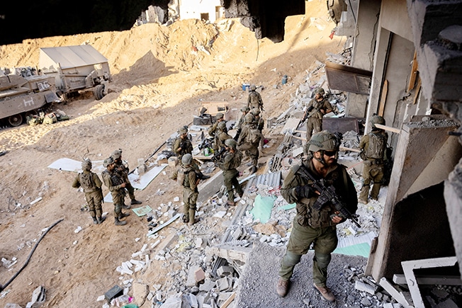 image Israeli troops fight Hamas in north Gaza, hospitals in firing line