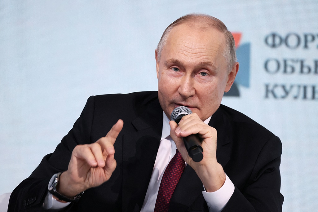 image Putin offers citizenship to foreigners who fight for Russia