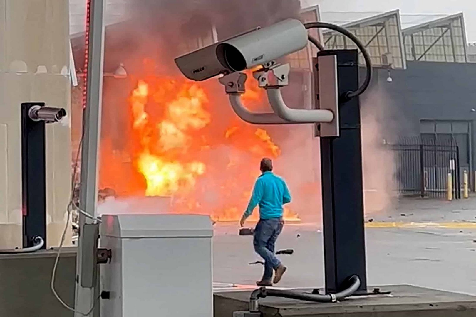image Terrorism ruled out at Fiery Rainbow Bridge car crash at US-Canada border