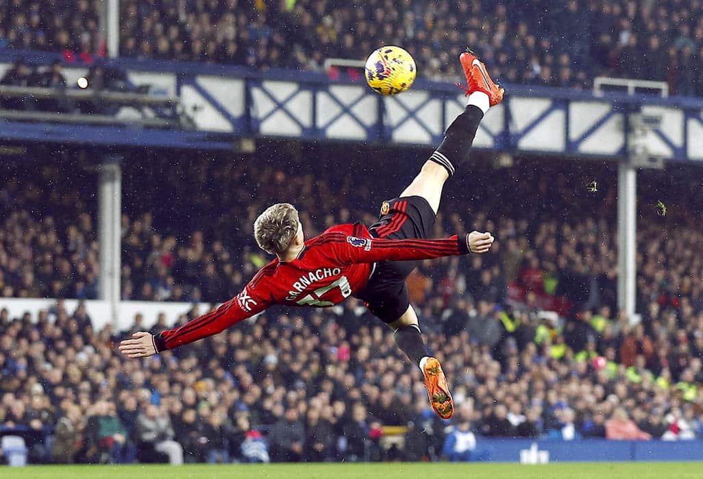 image Man United&#8217;s Garnacho scores overhead stunner in win at Everton