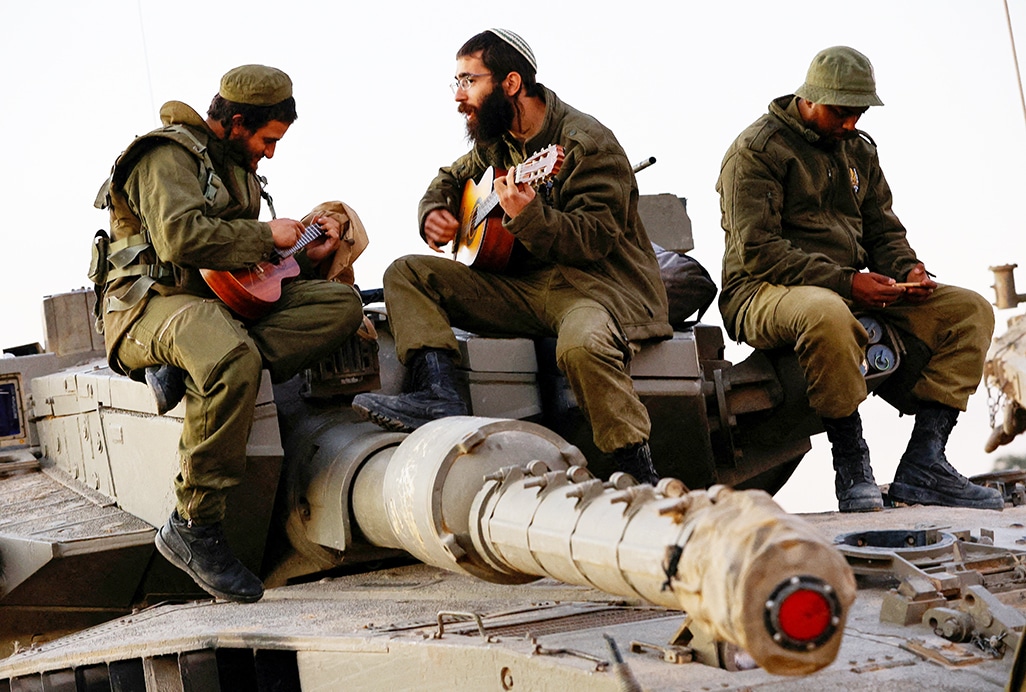 image Hamas hands over two hostages, others expected after truce extended