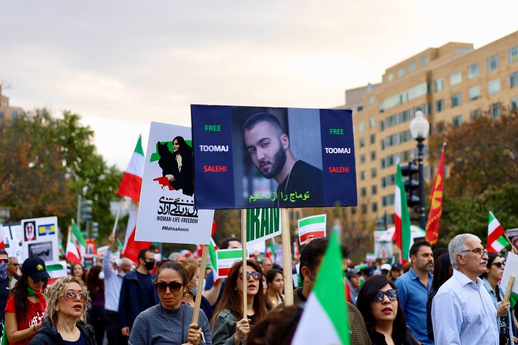image Detained Iranian rapper Toomaj Salehi released on bail after year in jail