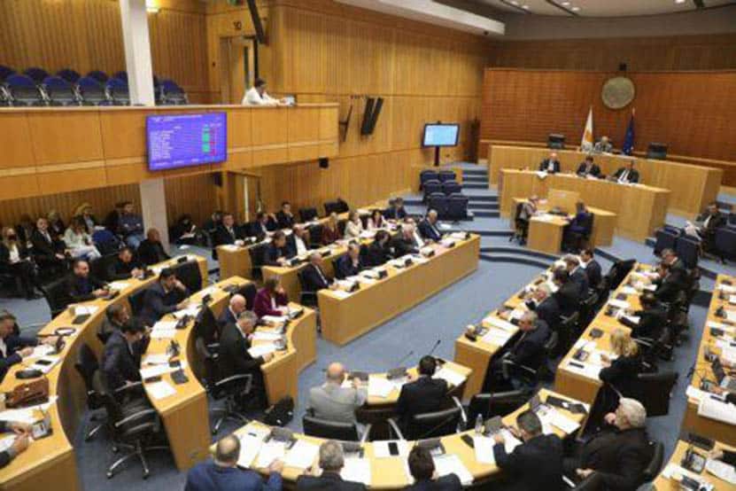 image Parliament passes bill to tackle standing for long hours at work