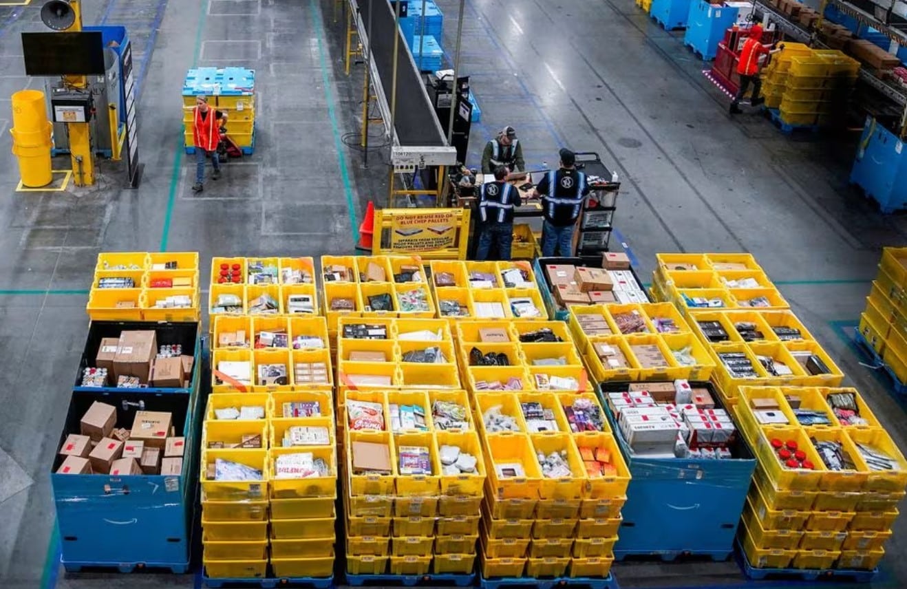 image Deal-hunters on track to spend record $12 bln in US Cyber Monday shopping spree