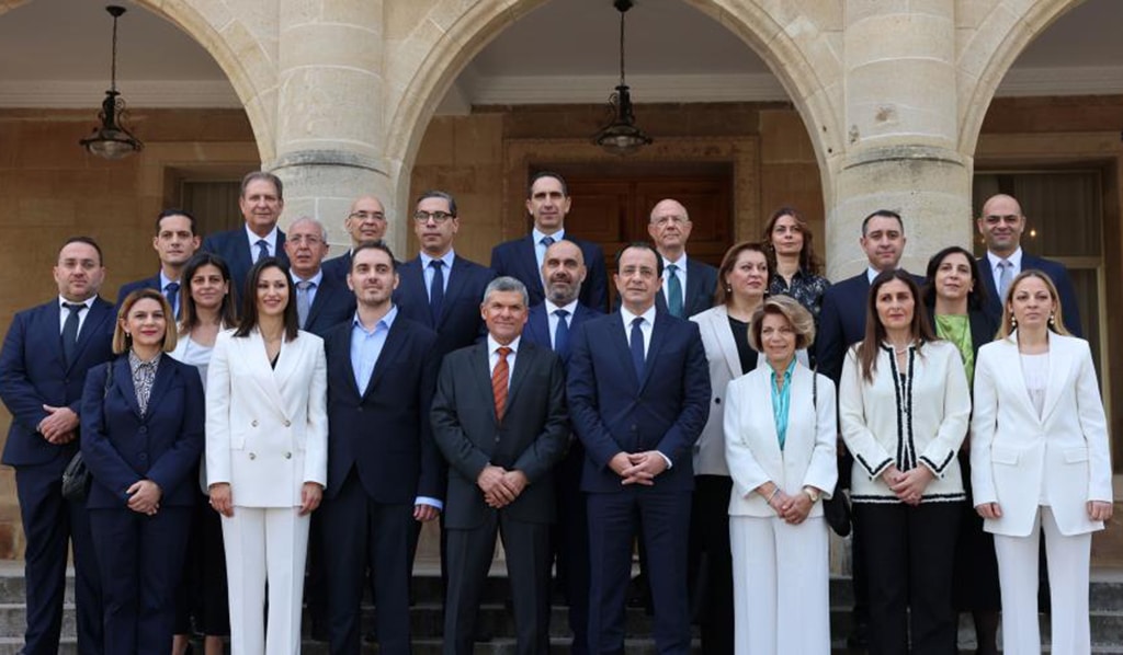 image Current cabinet exempted from proposal to ban pensions for working officials