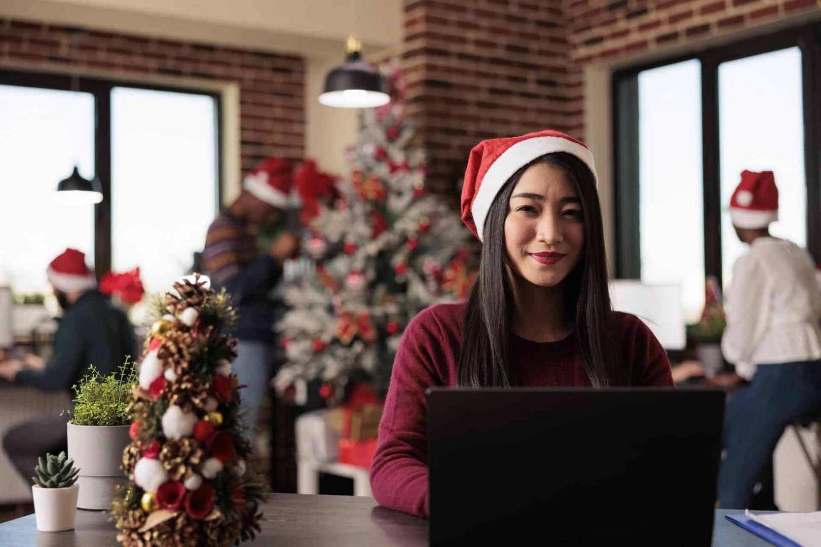 image Unite across borders: Crafting a virtual Christmas celebration to strengthen family bonds globally