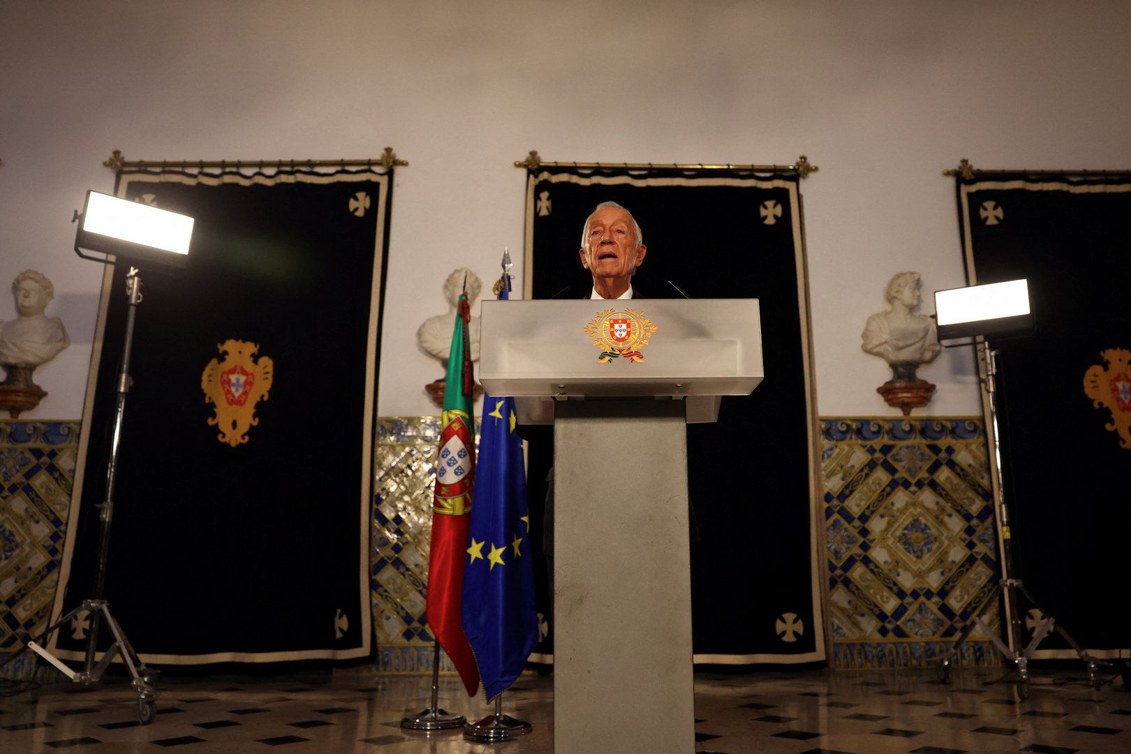image Portuguese president calls snap election, leaves time to approve budget