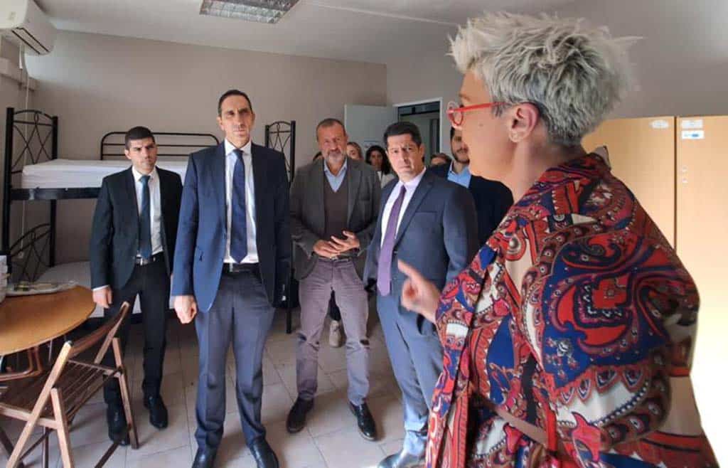 image Interior minister holds migrant talks in Greece