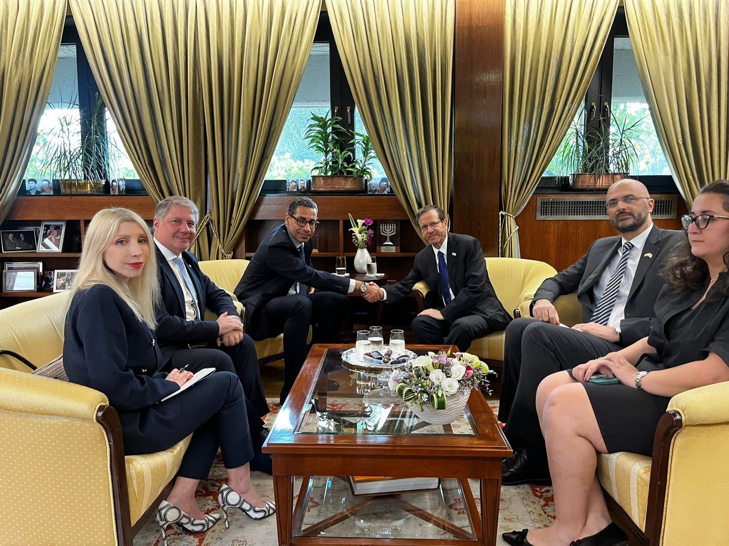 image ‘Still a way to go’ for humanitarian corridor