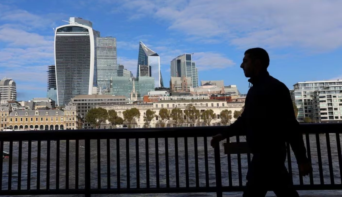 image British advertised salaries fall but job ads pick up
