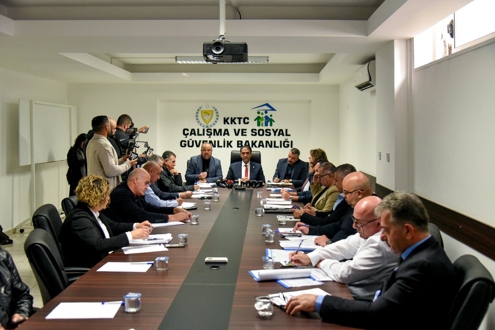 image Meeting for north’s minimum wage raise ends without agreement