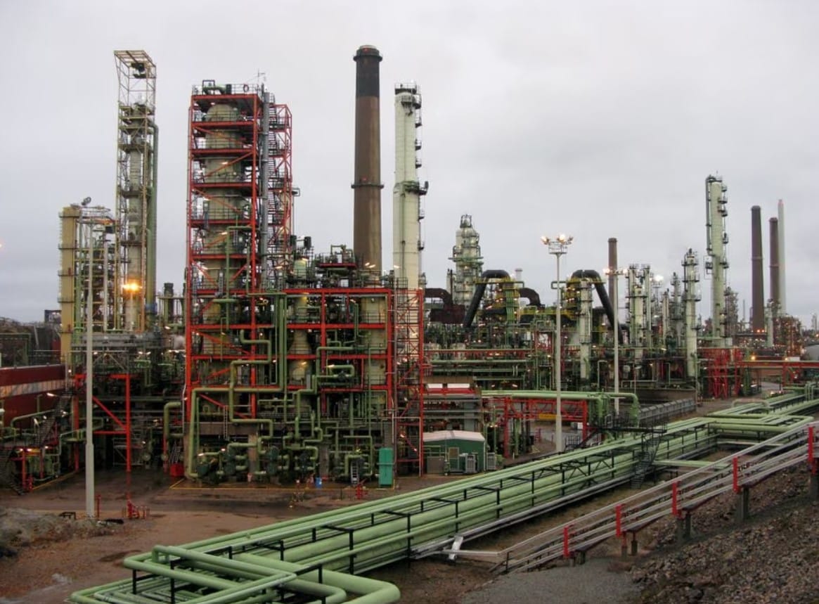image Oil heads for weekly losses as Mideast worries ease