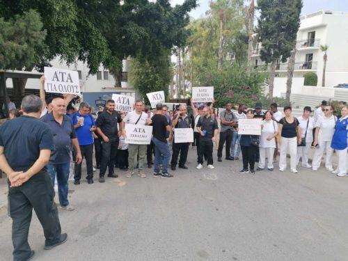 image Trade unions reject hotel deal