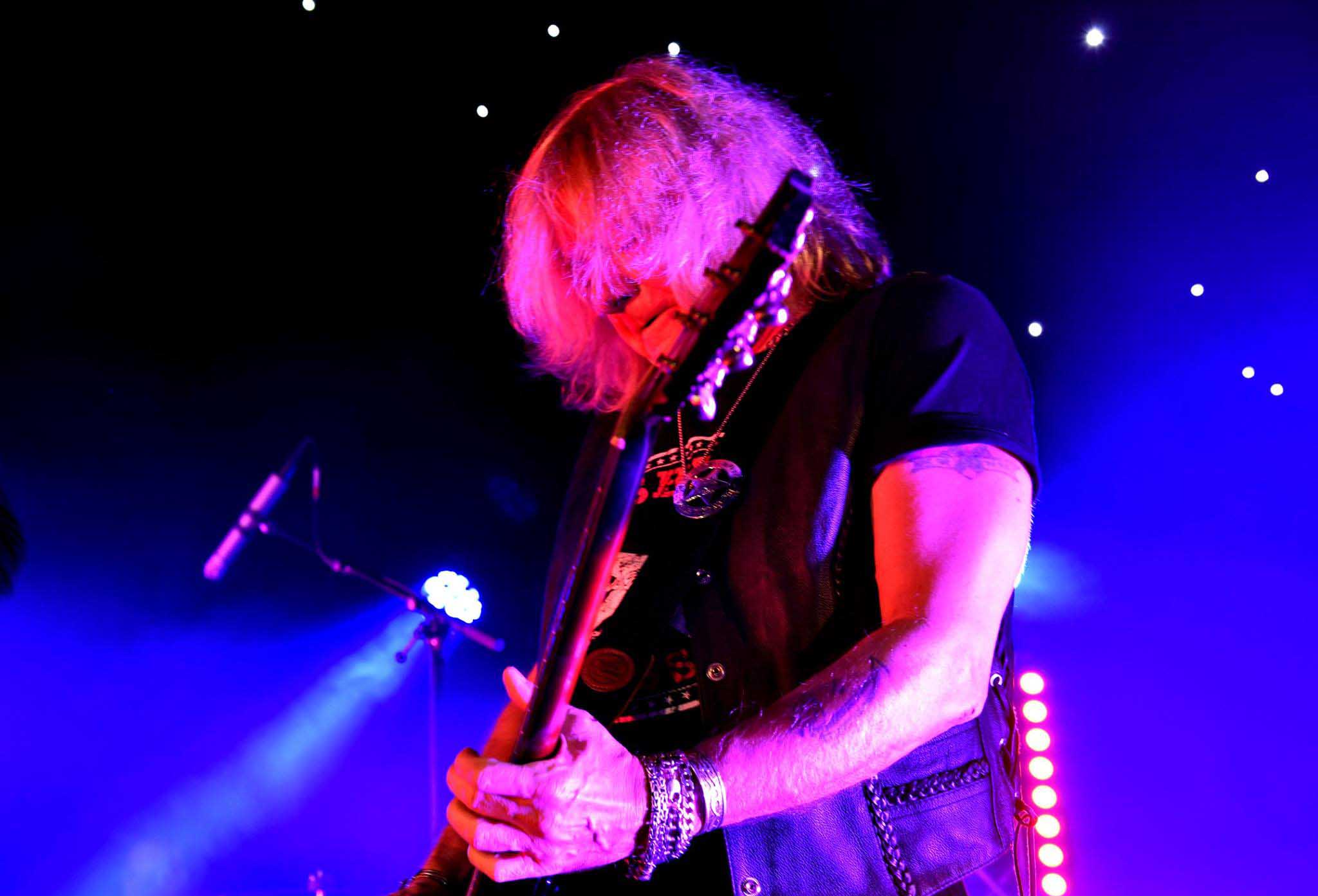 image Guitars, beers &#038; tears: the life of a rock star