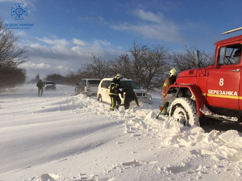 image Powerful snowstorm injures 13, knocks out power across Ukraine