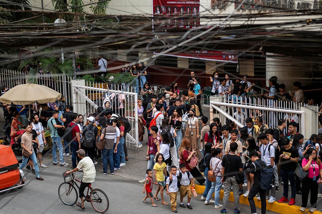 image Buildings evacuated as quake rattles Philippine capital