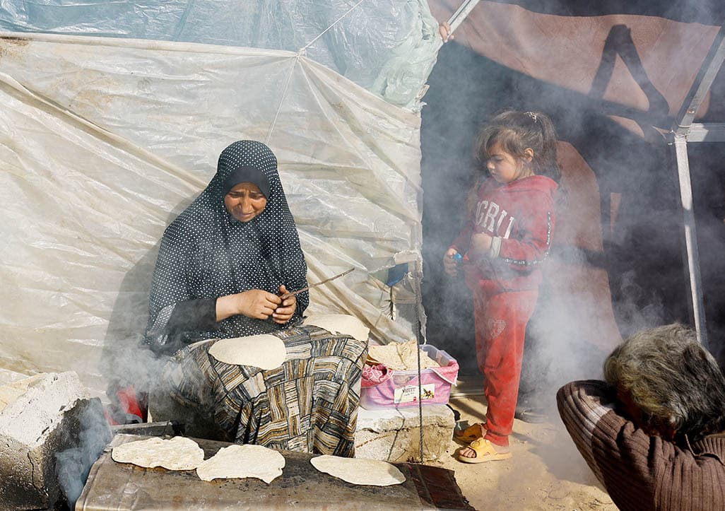 image Israel pounds Gaza as hunger spreads, disease risk grows