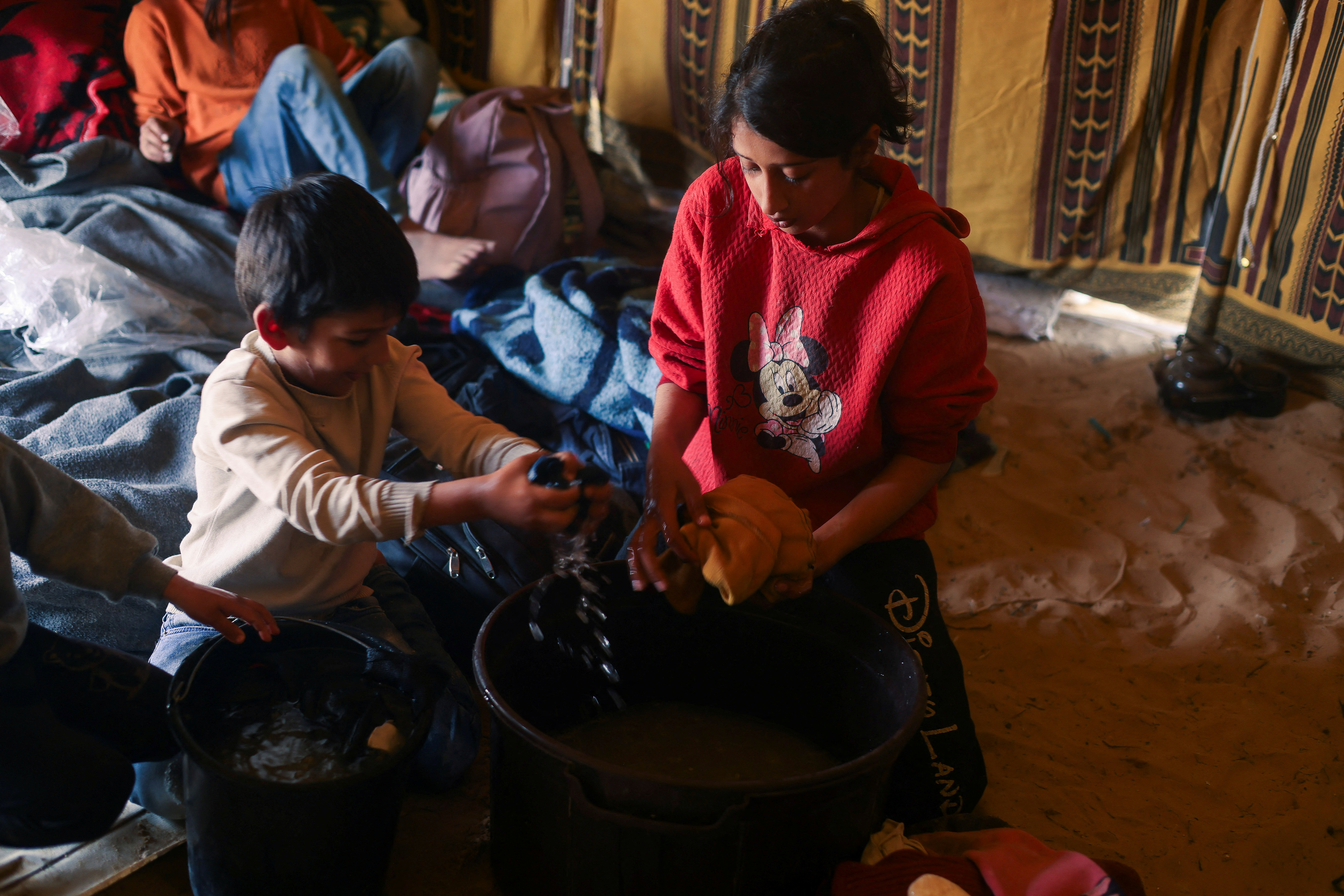 image Hunger rises in Gaza as UN prepares to vote on ceasefire resolution