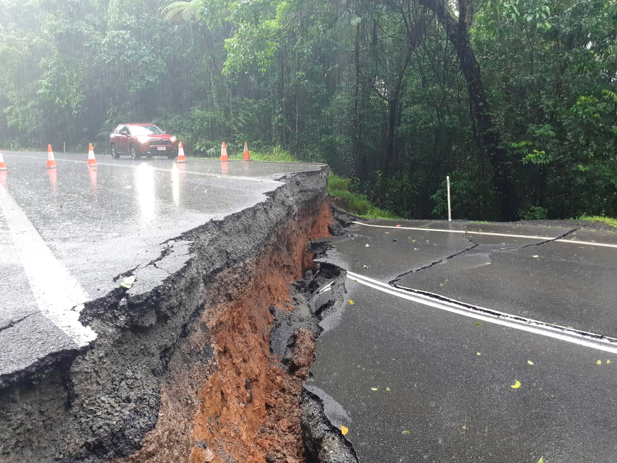 image Severe thunderstorms batters Australia, ten dead and thousands without power