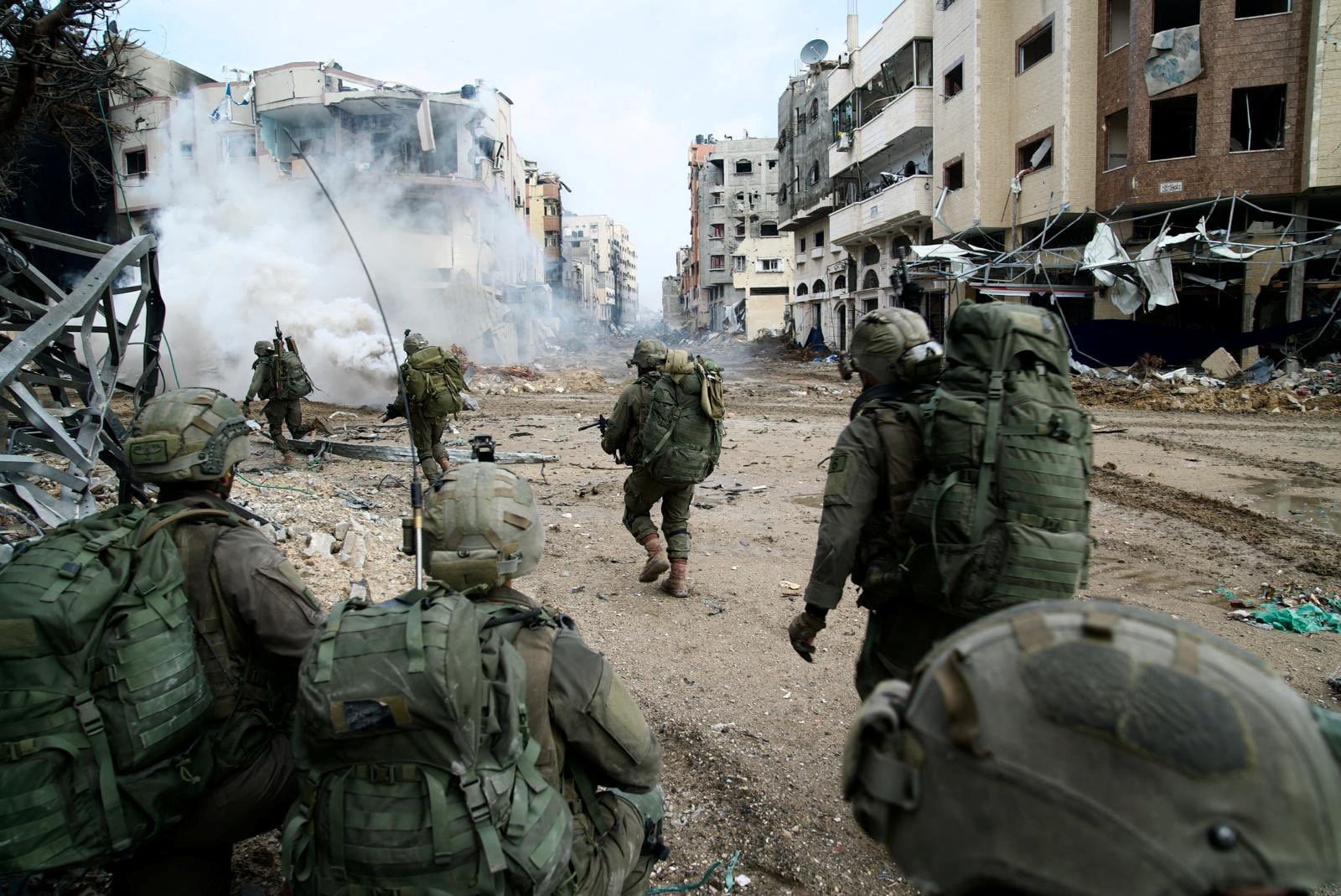 image Israel launches fresh strikes on Gaza as UN nears vote on aid