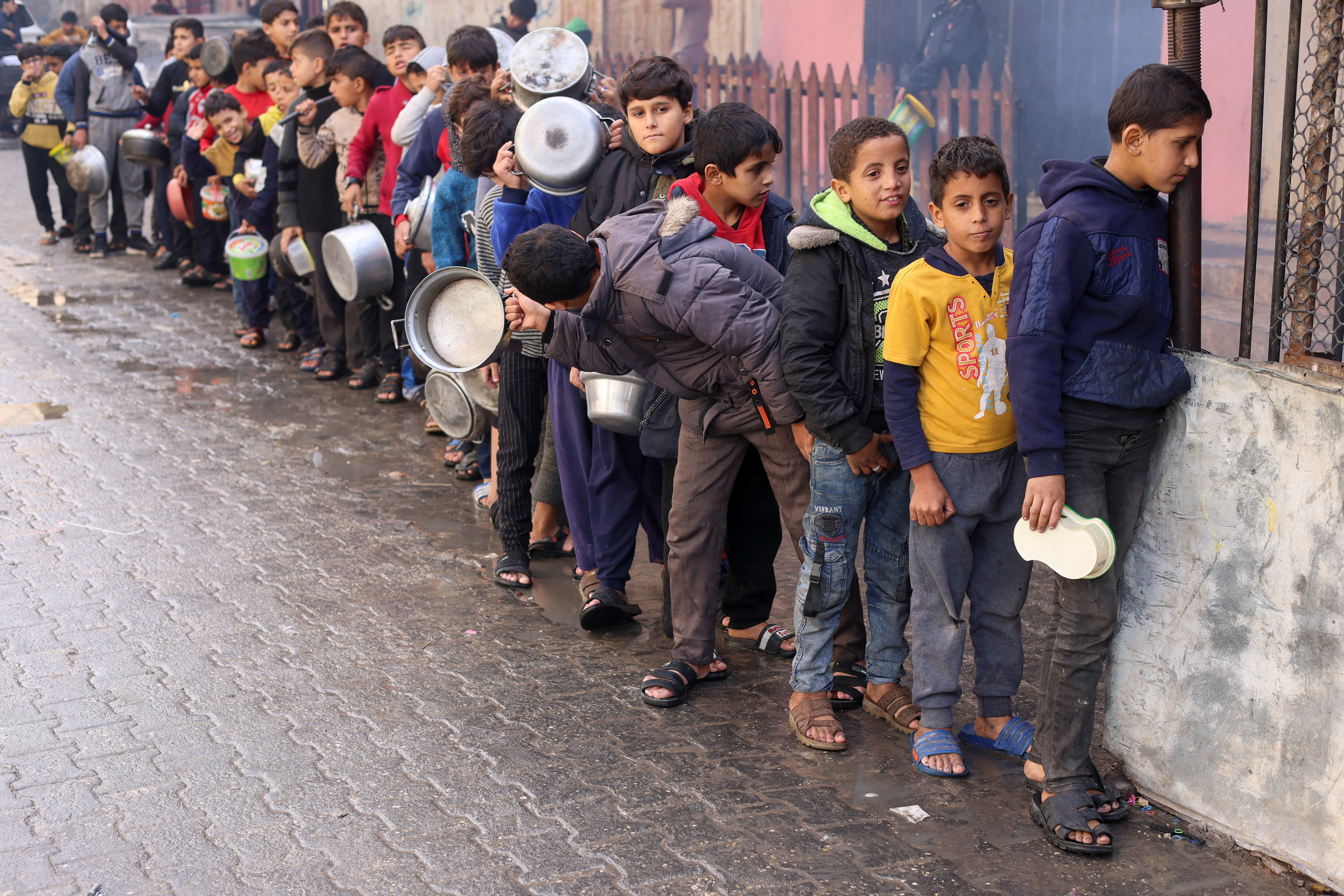 image Entire Gaza population facing hunger crisis, famine risk -U.N.-backed report