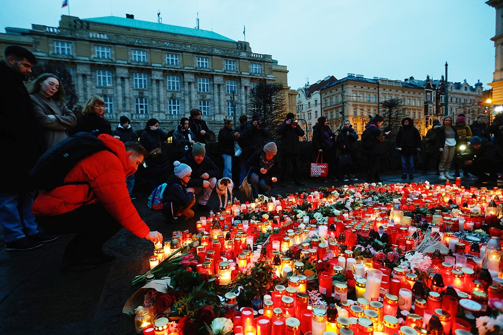 image Czechs mourn victims of university shooting