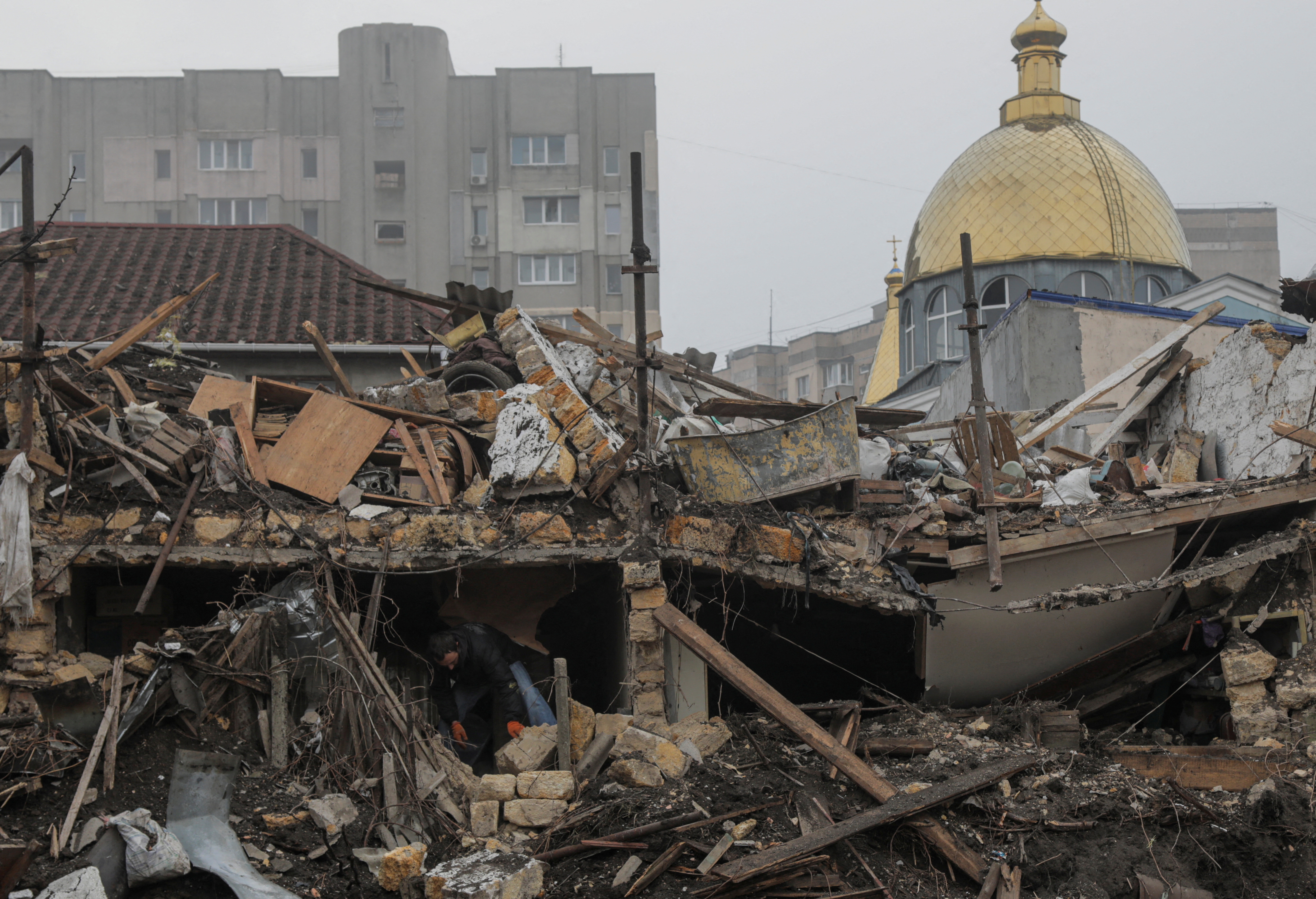 image Russia&#8217;s biggest air attack of war kills 31 in Ukraine, officials say