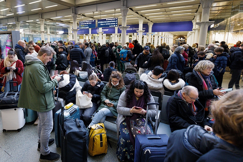 image Flooded UK tunnels force Eurostar to cancel all London trains