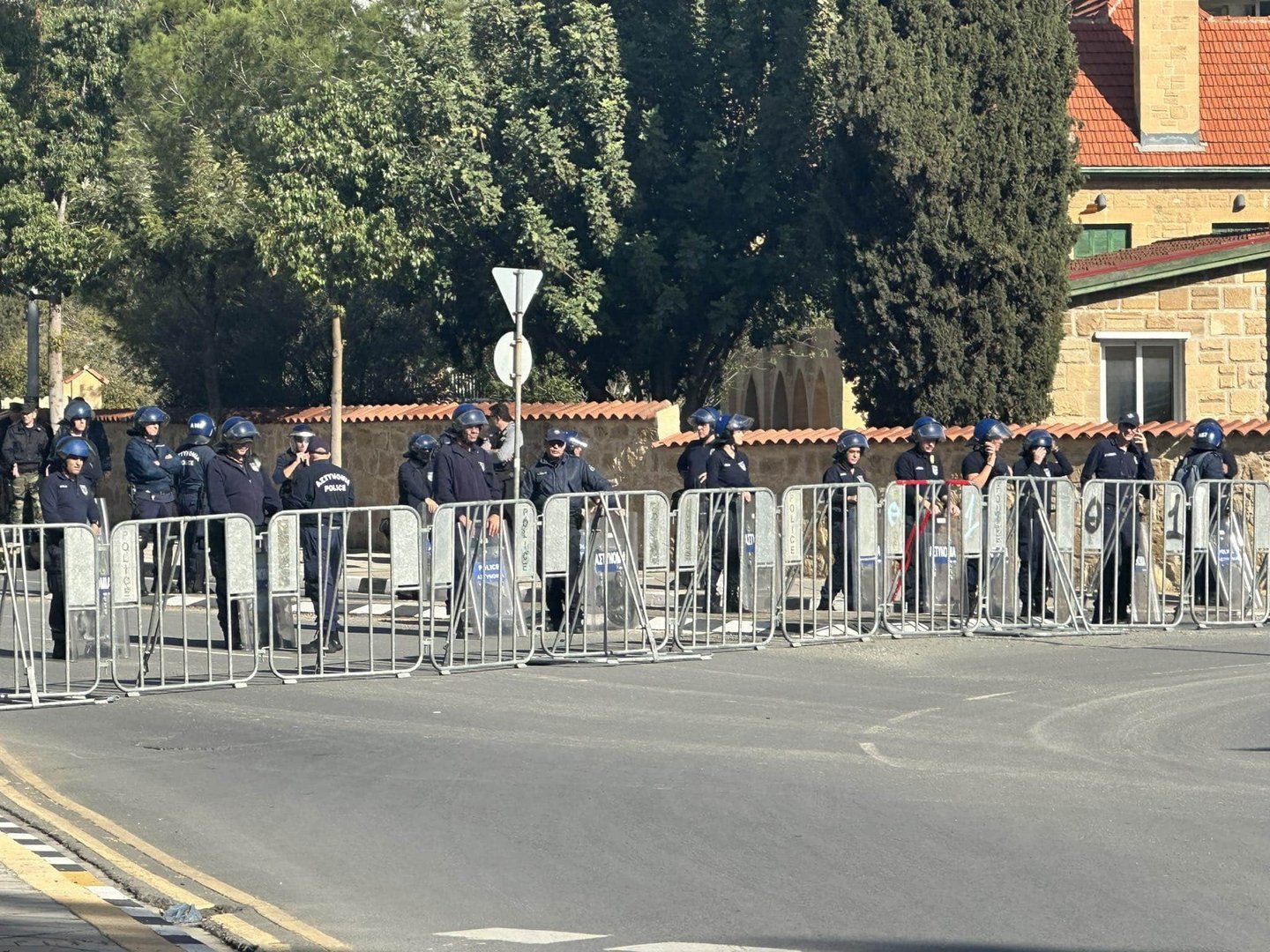 police outside the presidential palace
