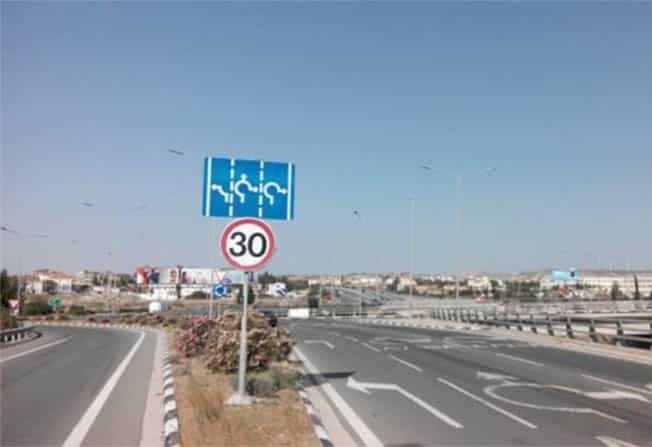 image Traffic chaos after roundabout delays