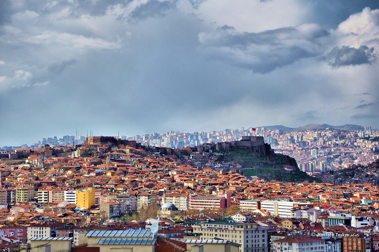 image Turkey detains 304 people over suspected Islamic State ties