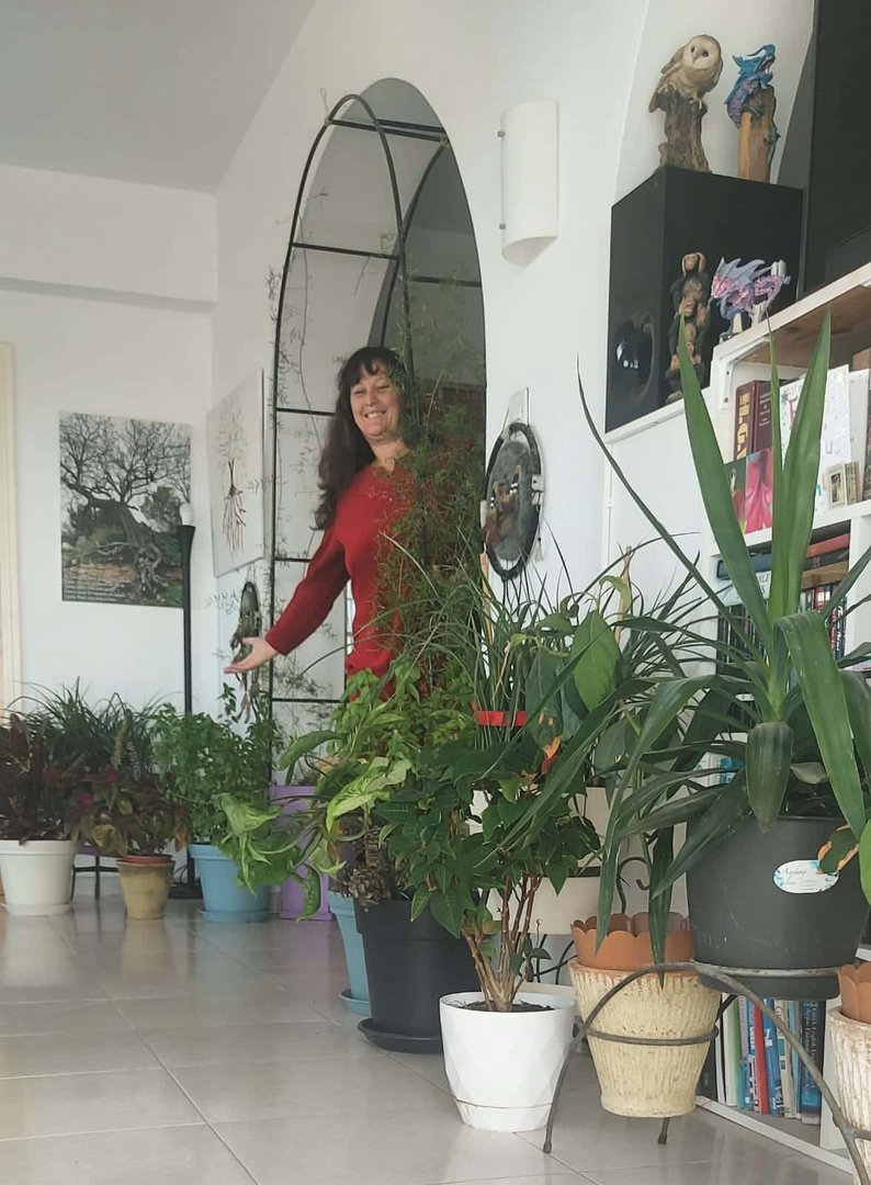 feat 3 hajni has always filled her home nad her life with plants. at christmas, she plants trees aroudn the island