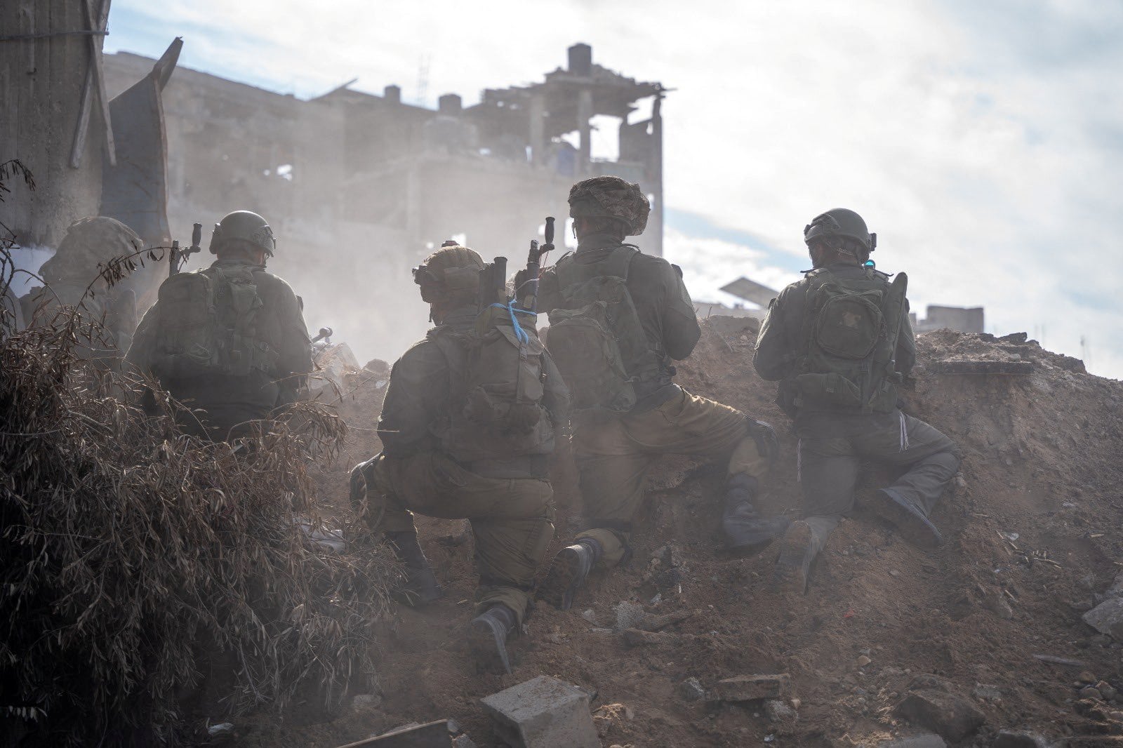 image Hamas turns Gaza streets into deadly maze for Israeli troops