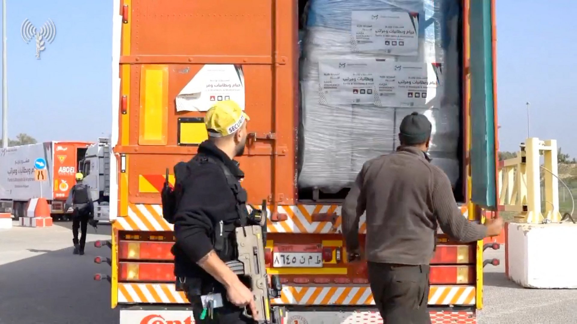 image Aid enters Gaza through Kerem Shalom crossing for first time (updated)