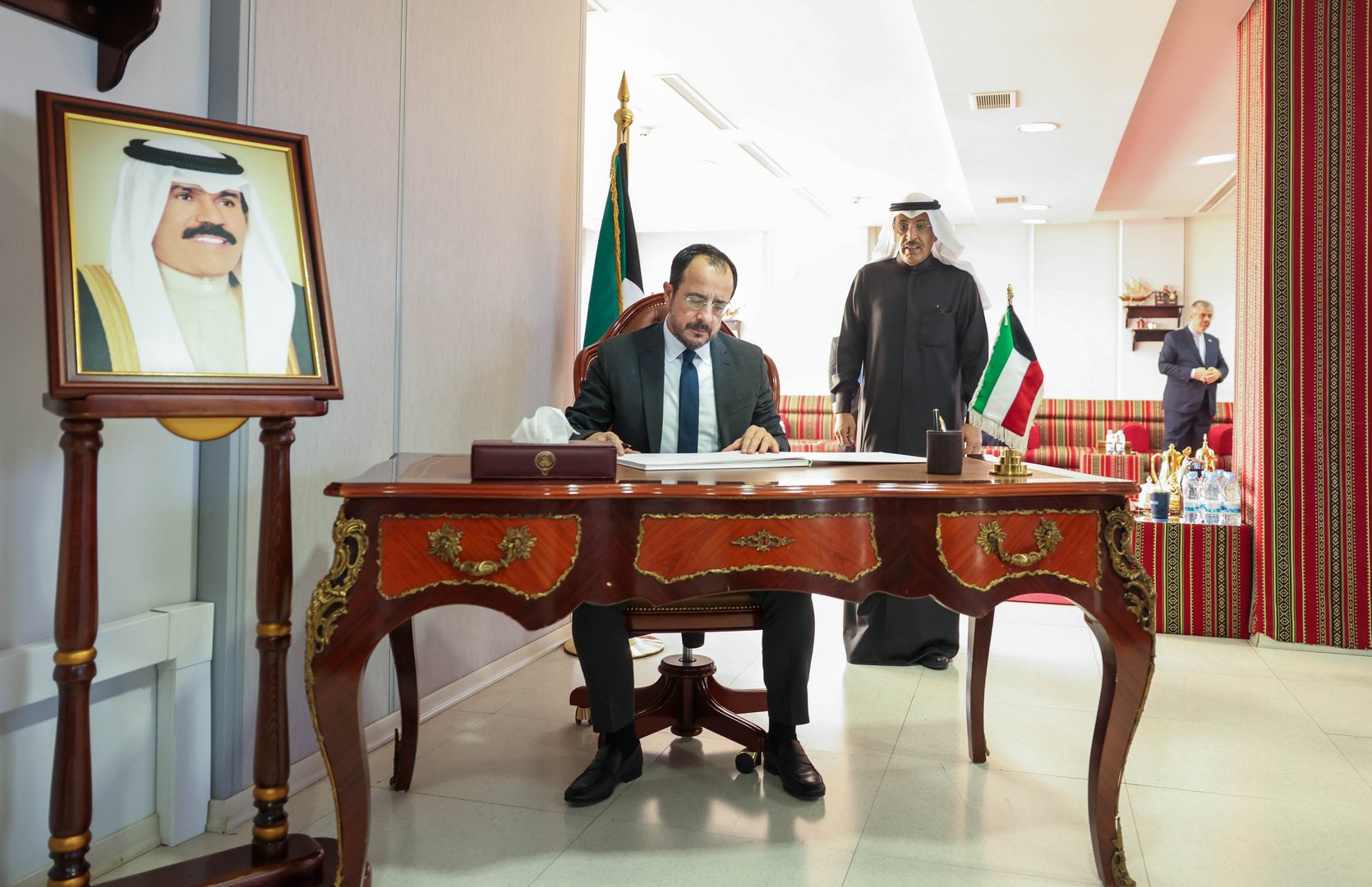 image President signs book of condolence for Emir of Kuwait