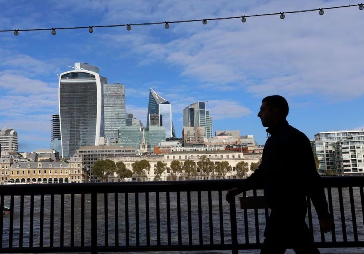 image UK jobs market stays in slow gear, recruiters say