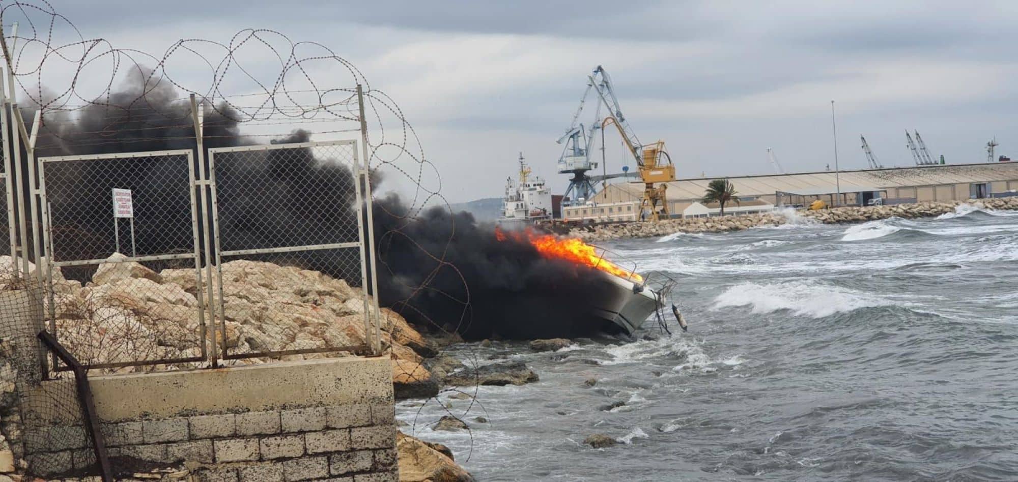 image Swift response to Larnaca marina fire praised by managing company