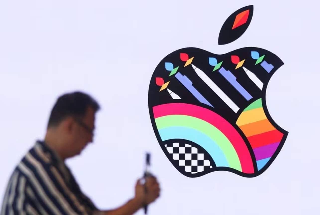 image Apple in talks to let Google&#8217;s Gemini power iPhone AI features