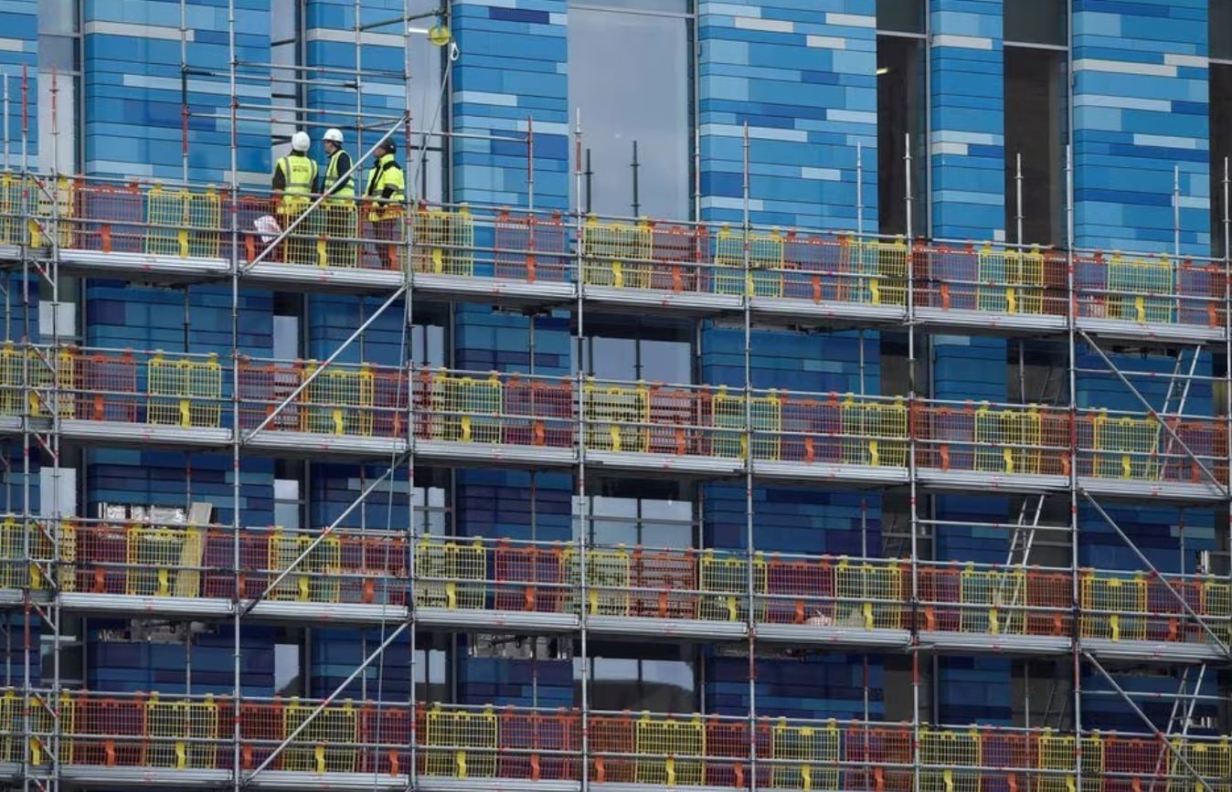 image UK construction sector contracts sharply in November