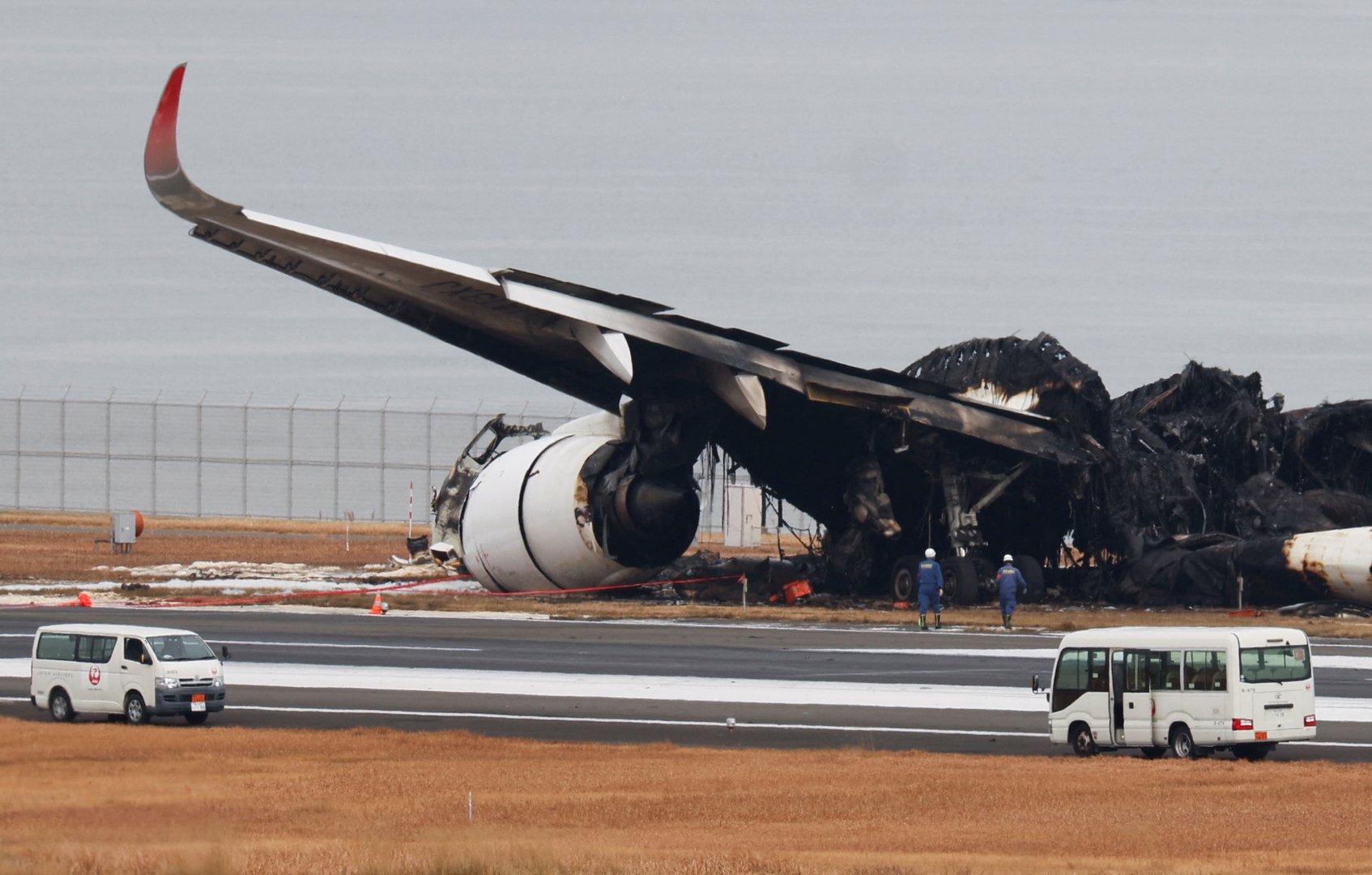 image Police probe possible negligence in Tokyo runway collision